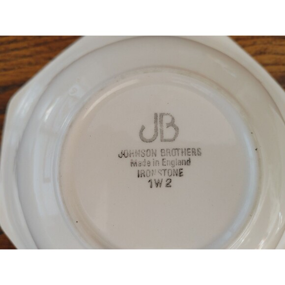JOHNSON BROTHERS HERITAGE White Ironstone OctagoN Round Vegetable Serving Bowl - Picture 5 of 7